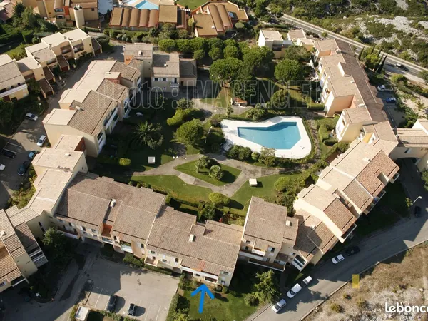 Appartement T2 meublé 50M2, parking, belle vue, résidence avec Piscine et espaces verts
