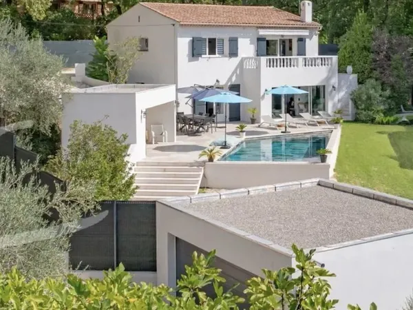 Villa 170m2, terrain 1500 m2, piscine, pool house, garage