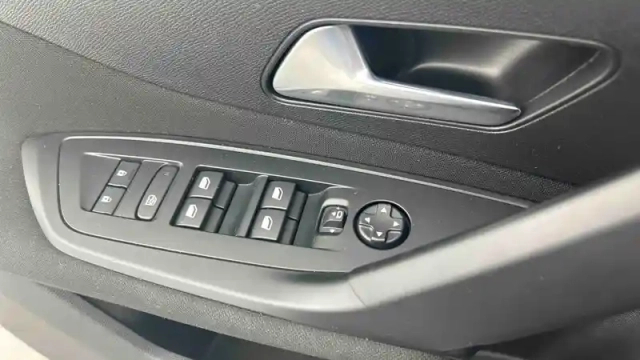 Peugeot 308 hybrid 145 e-dcs6 — photo 14