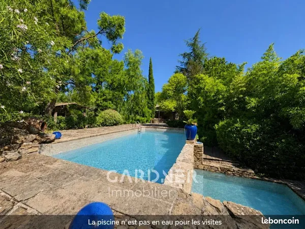 Propriété 5 pièces 210 m²