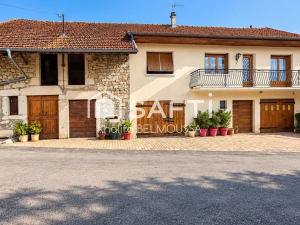 Maison familiale avec vue dégagée, grande terrasse et sous-sol de 140 m²