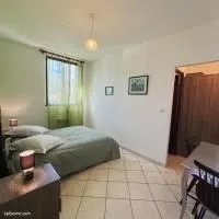 T1 MEUBLÉ 32 m² AVEC TERRASSE, PARKING ET CLIMATISATION
