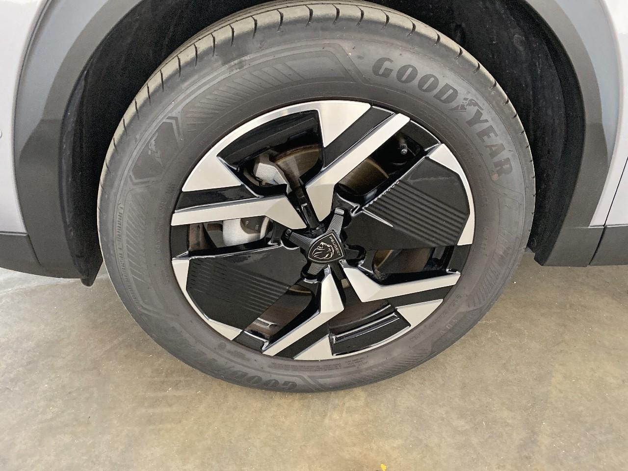 Peugeot 2008 130 s&s eat8 allure — photo 11