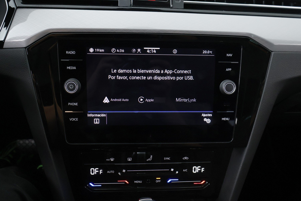 Volkswagen Passat SW — photo 26