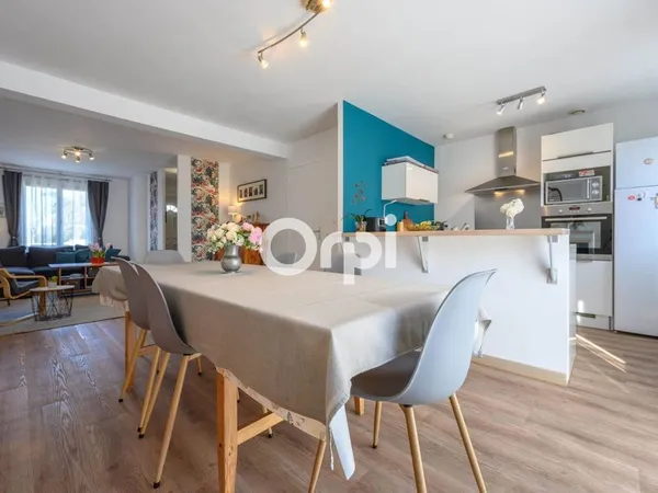 GRAND APPARTEMENT T3 + GARAGE + PLACE PARKING à Sin-le-Noble