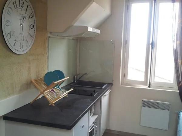 Particulier loue T1 bis Meublé Bordeaux Chartrons 3 ème étage -27 M² Mansardé -