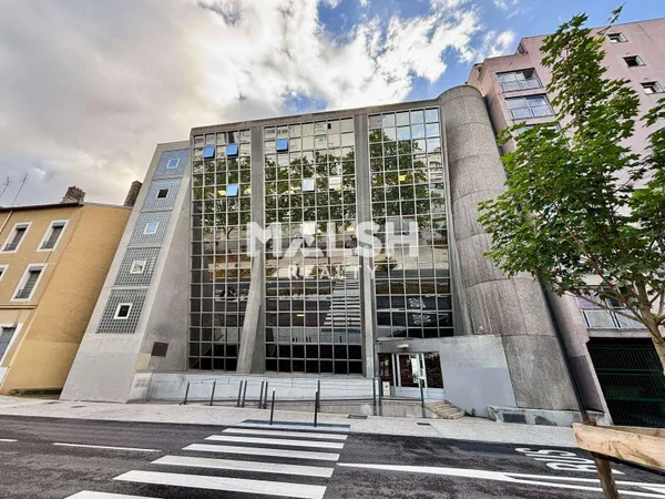 Location bureaux rénovés 240m² divisibles Lyon 3e