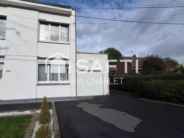 Exclusivité SAFTI à Lécluse : maison rénovée de 4 chambres avec terrasse et grand garage, au calme.