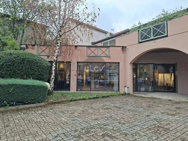 Local commercial 93 m²