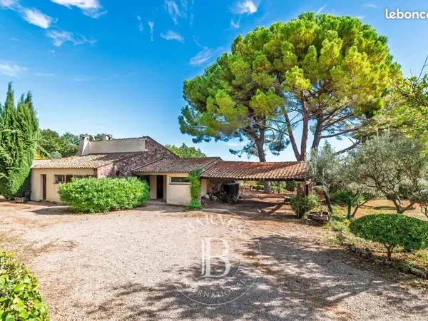 Maison 10 pièces 197 m²