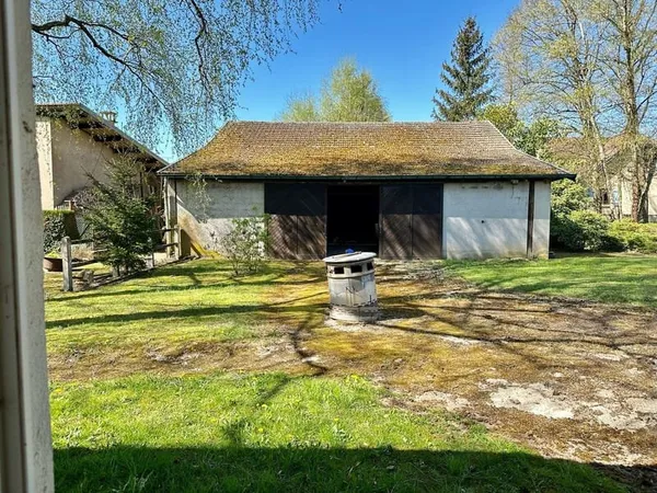 Vente hangar / grange en pierre sur terrain de 6,28 ares