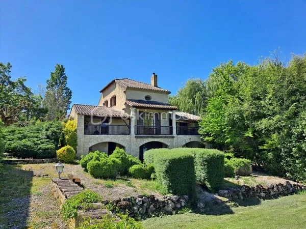 Demeure 10 pièces 283 m²