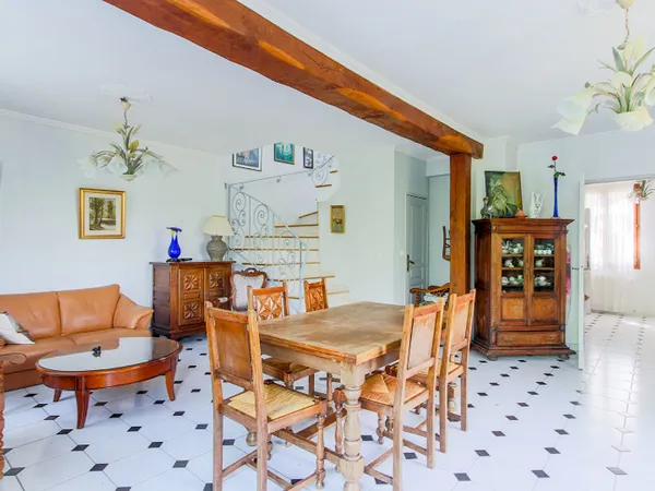 Maison individuelle avec fort potentiel à Maule