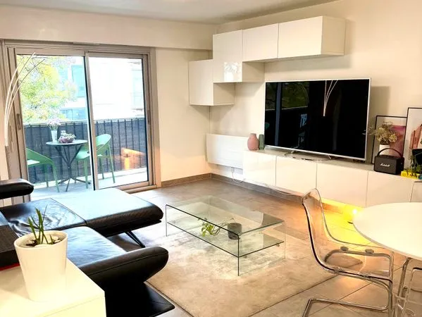 Appartement tout confort avec balcon et climatisation réversible