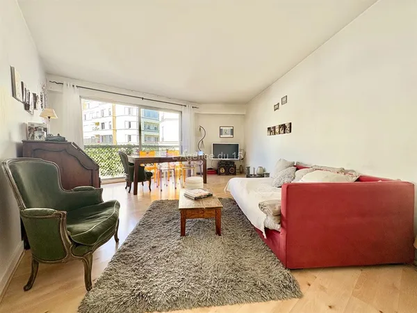 METRO COMMERCE / APPARTEMENT FAMILIAL / IMMEUBLE RECENT DE STANDING / 3 CHAMBRES / BALCON / CAVE /