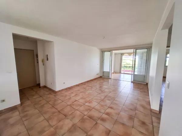 Appartement 3 pièces avec terrasse proche CHU MEYNARD