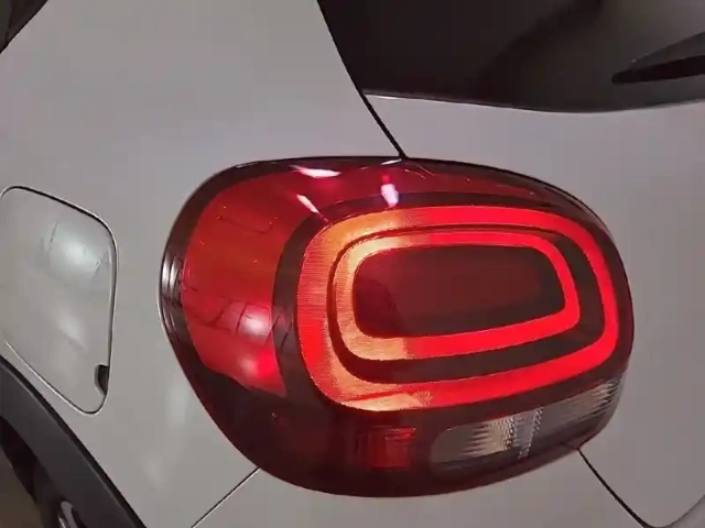 Citroën C3 puretech 110 s&amp;s eat6 — photo 17