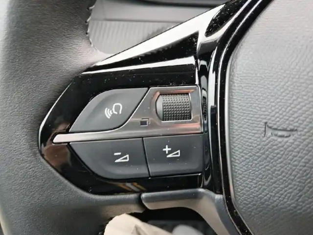 Peugeot 208 puretech 75 s&amp;s bvm5 style — photo 8