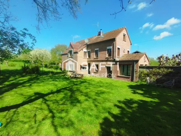 Coup de coeur assuré pour cette superbe propriété familiale avec grange et terrain de près 2 800 m²