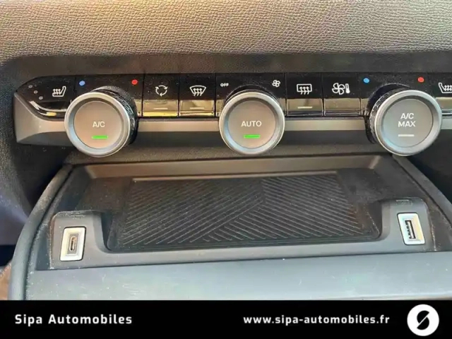 Citroën C4 e- 136 ch automatique — photo 27