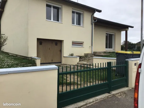 Maison à louer f4 située dans une impasse terrain clos