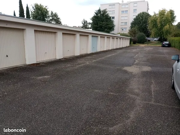 Garage/Box extérieur centre ville Bourgoin