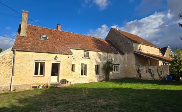 Ancienne longère en pierre rénovée - 182m²