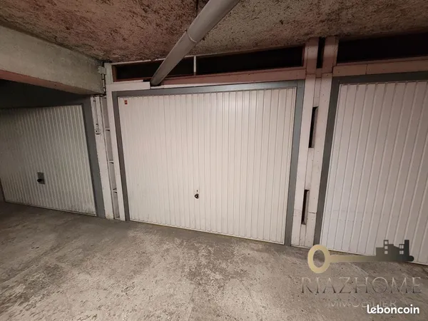 Parking/box 14 m² Le Bourget