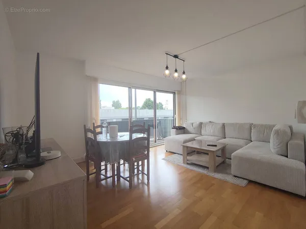 Superbe apparte f4 de 78m2 refait a neuf avec balcon et ascenseur dans la residence de standing j. h