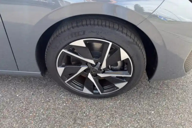 Peugeot 308 plug-in hybrid 195 ch e-dcs7 — photo 14