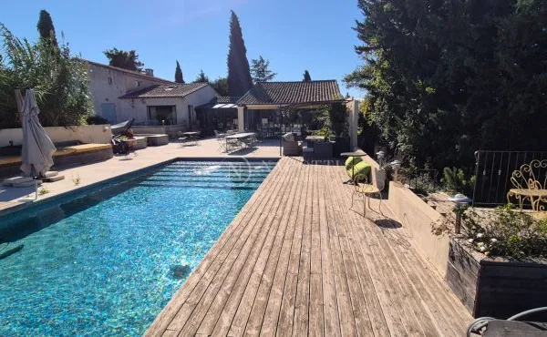 Maison 8 pièces 383 m²