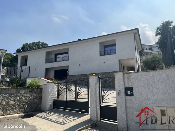 Villa 7 pièces 162 m²