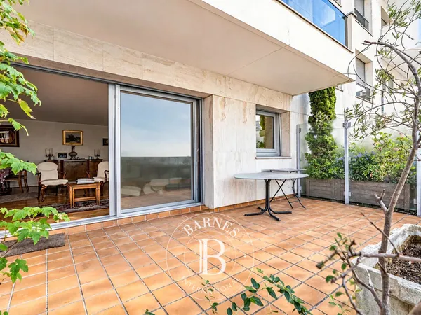 Exclusivité - Neuilly - Sablons - Appartement 4 chambres - Terrasse de plain-pied et balcon