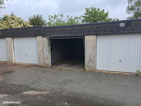 Garage fermé 17 m² — Angers secteur Serpentine / Roseraie
