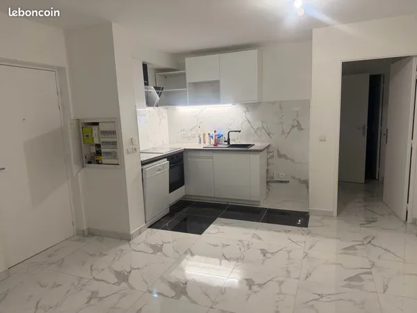 À LOUER - BEL APPARTEMENT T2 DE 47 m² AVEC TERRASSE ET PARKING