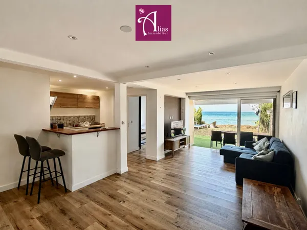À VENDRE - Appartement d'exception rénové avec jardin privatif en front de mer