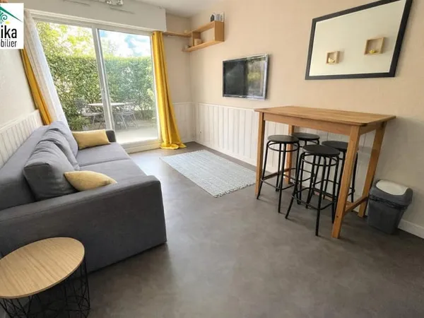 Studio cabine état neuf avec terrasse !