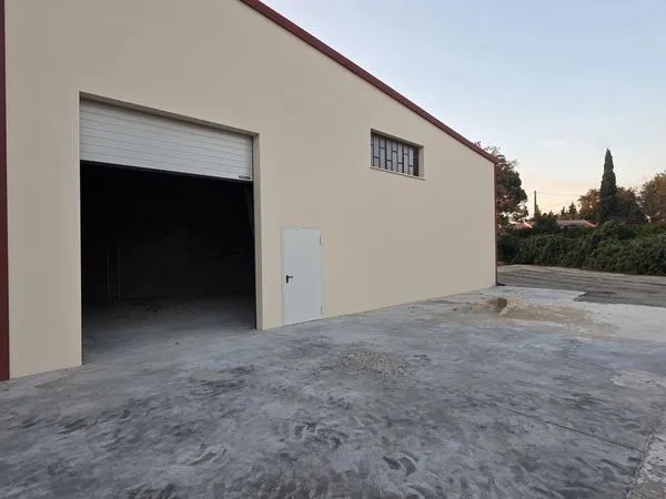 À louer - Entrepôt de plus de 100 m² à Courthézon - Emplacement stratégique proche A7
