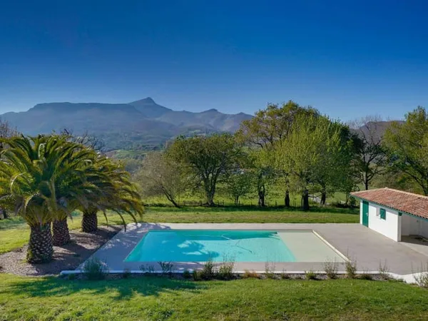 Maison 9 pièces 330 m²
