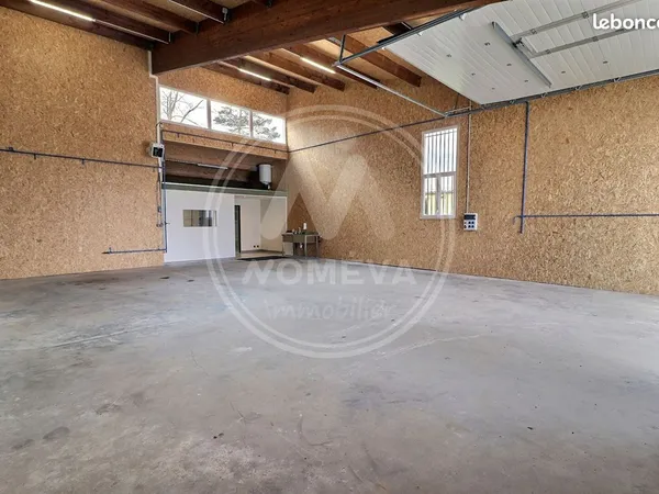 Local commercial 157 m² LES VILLETTES