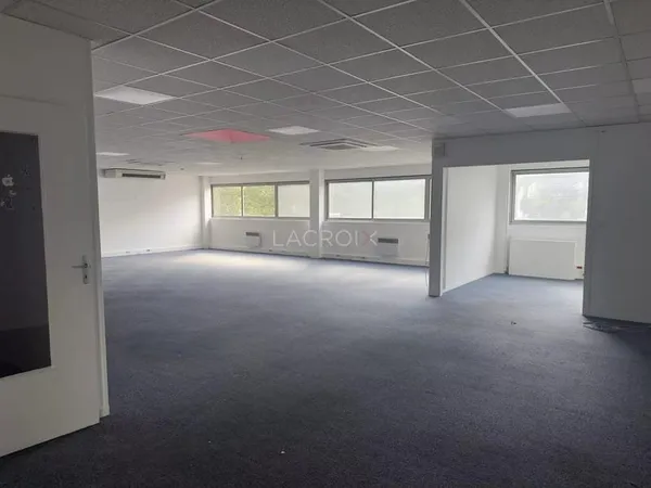 Local commercial Bureaux