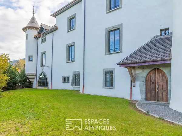 Duplex de caractère dans un château XIVème