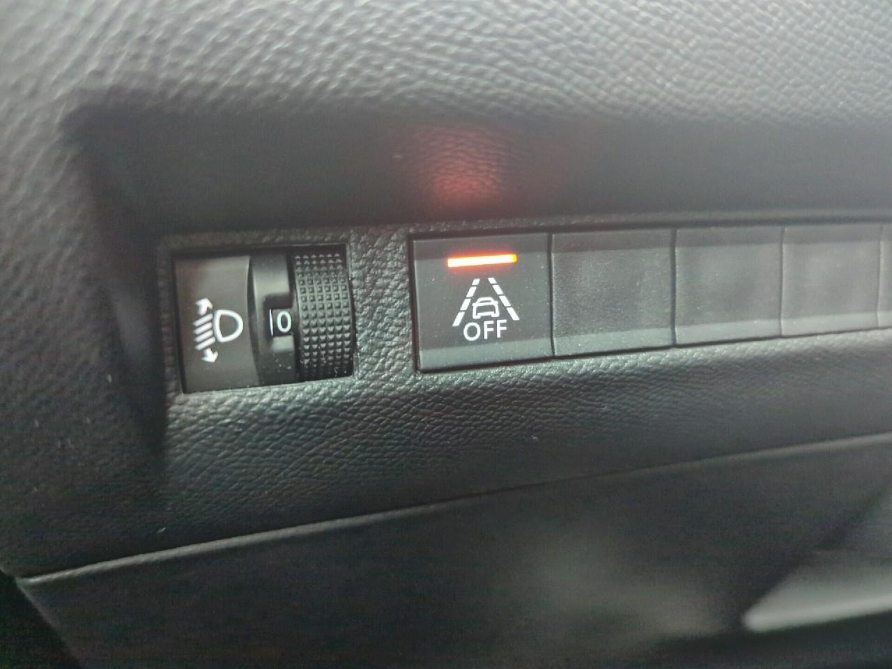 Peugeot 208 puretech 75 s&s bvm5 like — photo 19