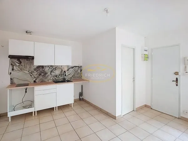 APPARTEMENT type F1 (en cours de rénovation) - Quartier Vill