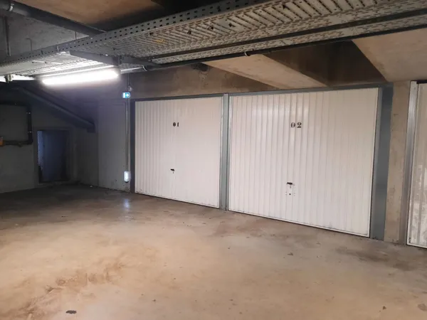 Loue garage simple fermé - 14m²