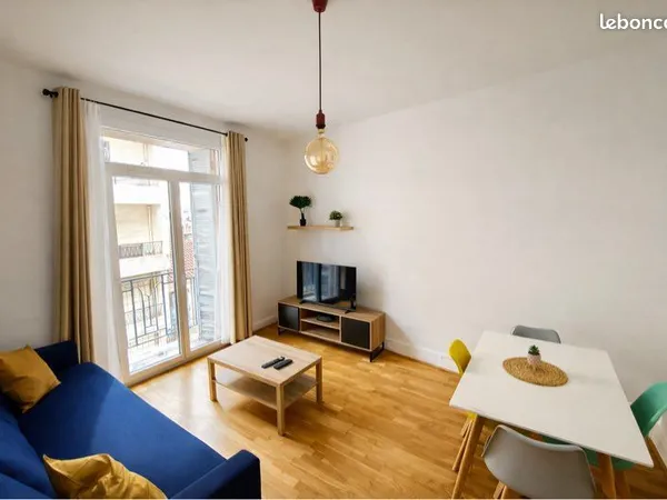 1 chambre 9m2 disponible dans colocation de 3 personnes - Appartement T4 78m2 - Toulon