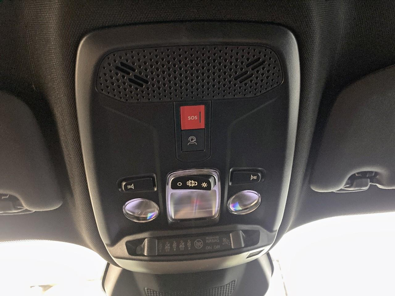 Peugeot 2008 turbo 100 ch bvm6 allure — photo 19