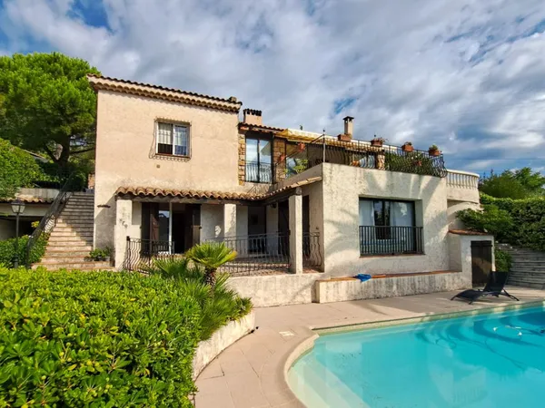 Maison 9 pièces 234 m²