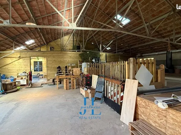 Local industriel 700 m²