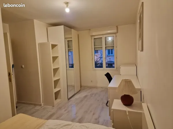 Chambre meublée